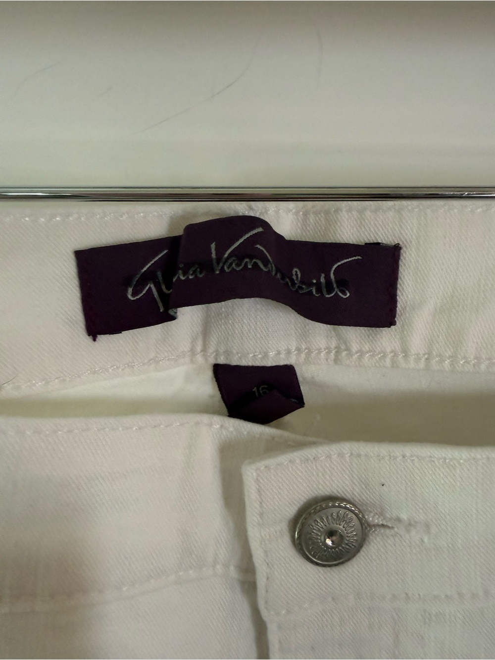 Gloria Vanderbilt Aiden Sloan White Casual Bahama shorts Crop pants Y2K boho - Picture 4 of 7